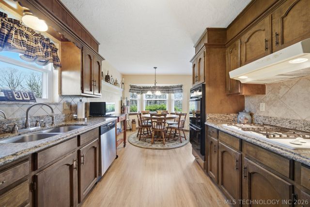 27620 E 126th Street S, Coweta, OK 74429