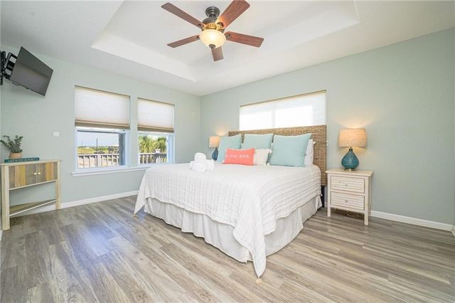 102 Ball St, Rockport, TX 78382