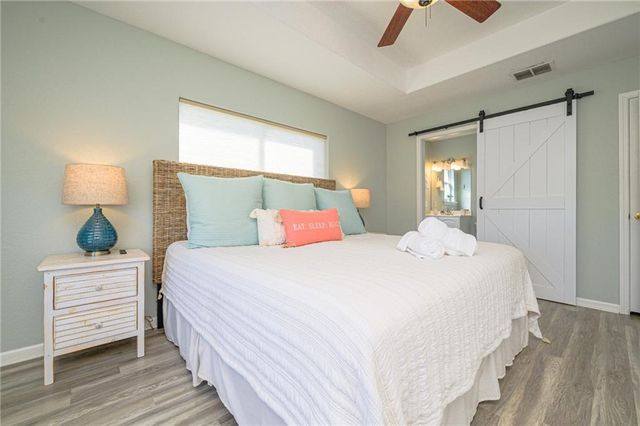 102 Ball St, Rockport, TX 78382