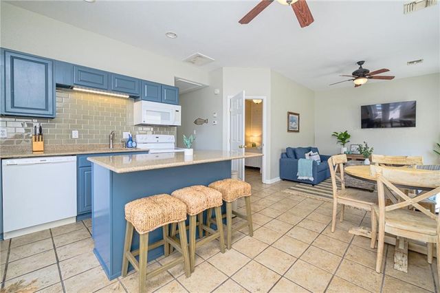 102 Ball St, Rockport, TX 78382