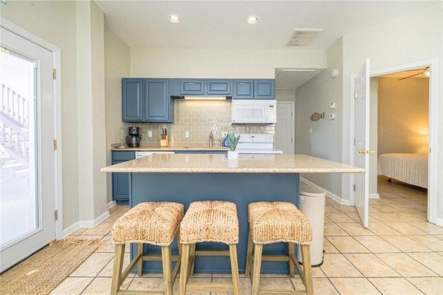 102 Ball St, Rockport, TX 78382