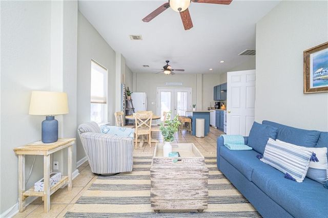 102 Ball St, Rockport, TX 78382