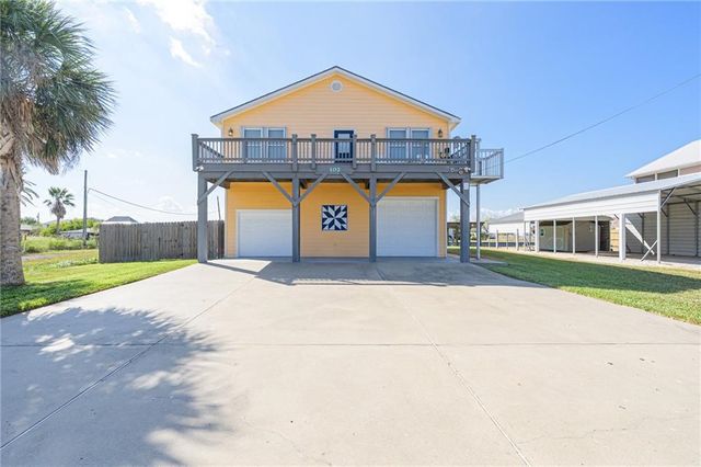 102 Ball St, Rockport, TX 78382