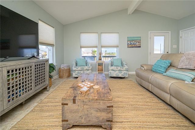102 Ball St, Rockport, TX 78382