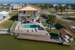 102 Ball St, Rockport, TX 78382