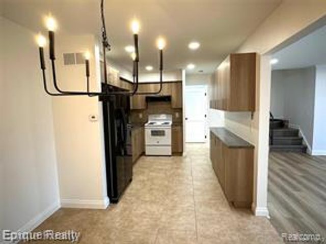8565 Hampshire Drive, Sterling Heights, MI 48313