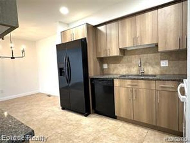 8565 Hampshire Drive, Sterling Heights, MI 48313