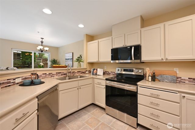 2001 120th Place SE #7-101, Everett, WA 98208