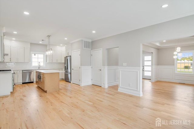 713 Inman Avenue, Colonia, NJ 07067