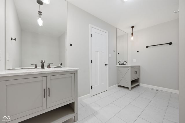 8302 W Ashford Lane, Muncie, IN 47304