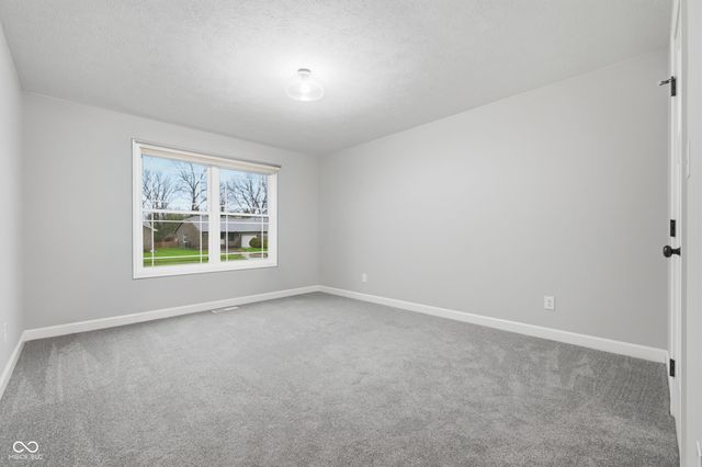 8302 W Ashford Lane, Muncie, IN 47304