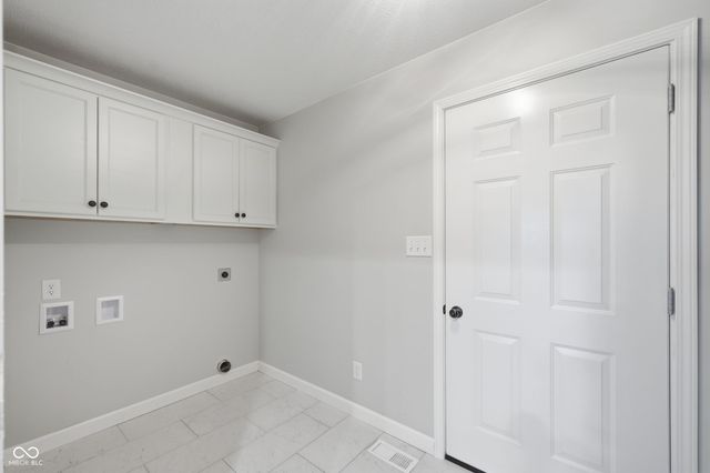 8302 W Ashford Lane, Muncie, IN 47304