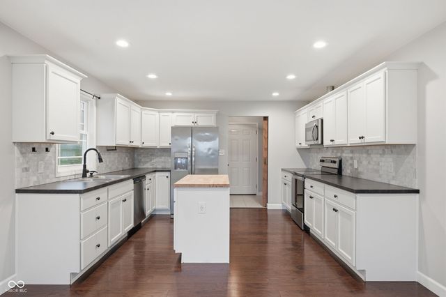8302 W Ashford Lane, Muncie, IN 47304