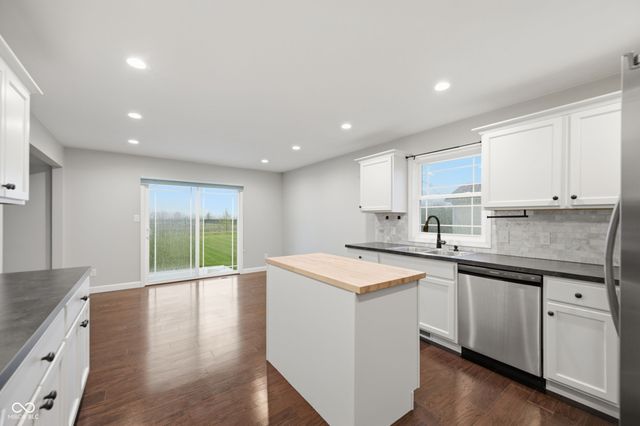 8302 W Ashford Lane, Muncie, IN 47304