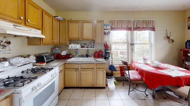 248 Westchester Avenue, Fleetwood, NY 10552