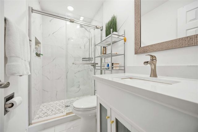 266 OAK HILL DRIVE 34, Sarasota, FL 34232