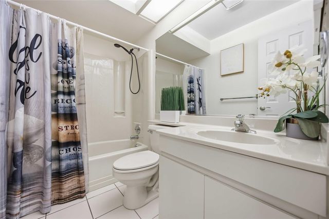 266 OAK HILL DRIVE 34, Sarasota, FL 34232