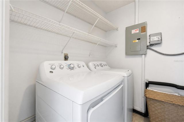 266 OAK HILL DRIVE 34, Sarasota, FL 34232