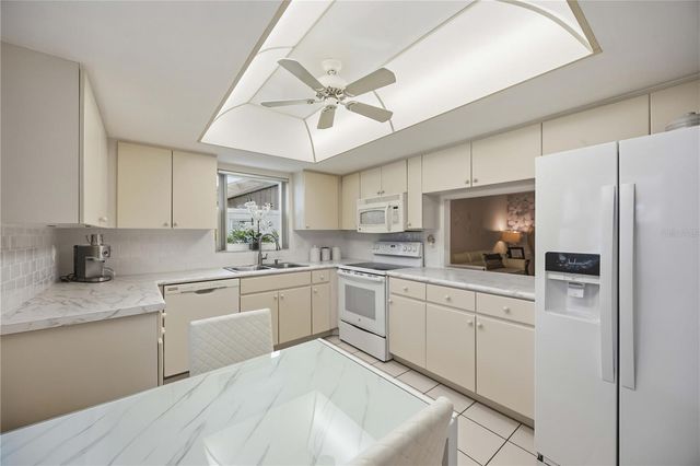 266 OAK HILL DRIVE 34, Sarasota, FL 34232