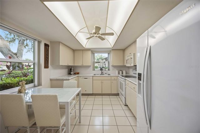 266 OAK HILL DRIVE 34, Sarasota, FL 34232