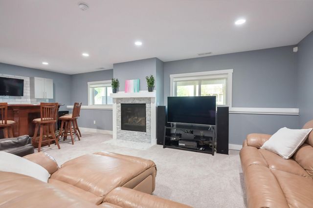 5420 Southridge Circle, Woodbury, MN 55129