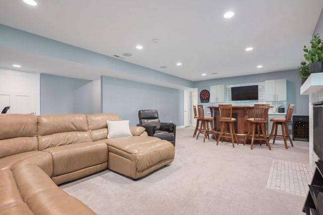 5420 Southridge Circle, Woodbury, MN 55129