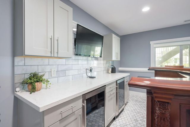 5420 Southridge Circle, Woodbury, MN 55129