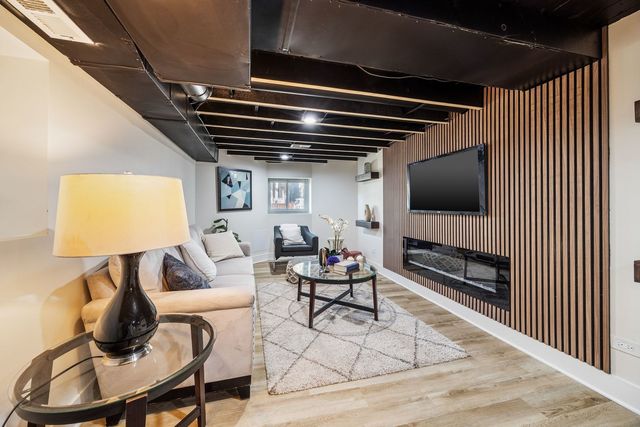 4143 N Drake Avenue, Chicago, IL 60618