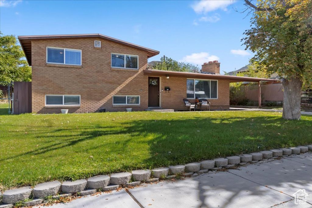 698 N BROOK AVE, Tooele, UT 84074