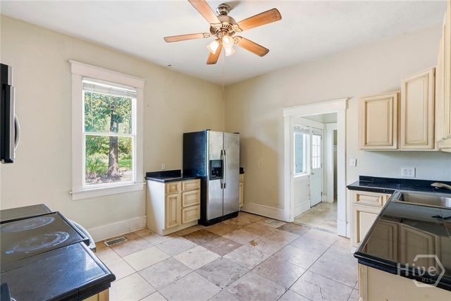 402 E 38th Street, Savannah, GA 31401