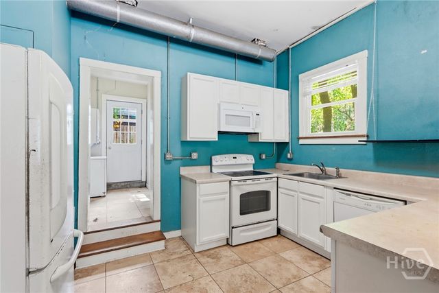 402 E 38th Street, Savannah, GA 31401