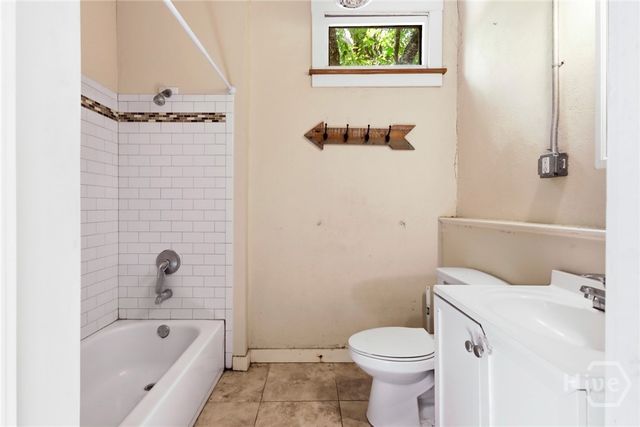 402 E 38th Street, Savannah, GA 31401