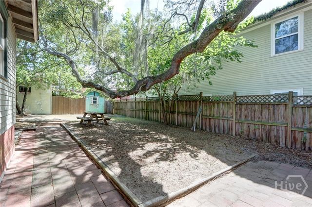 402 E 38th Street, Savannah, GA 31401