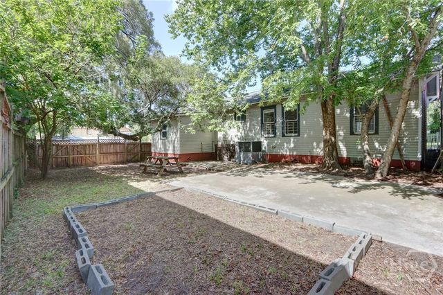 402 E 38th Street, Savannah, GA 31401