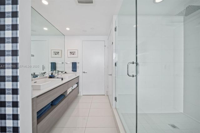 460 NE 28th St 3904, Miami, FL 33137