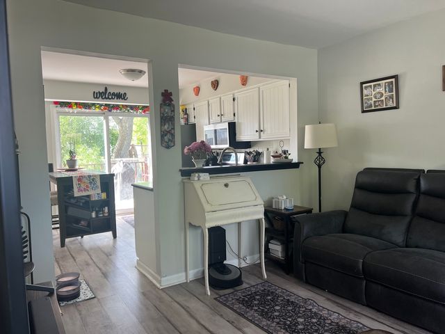 1804 De Forest Lane, Hanover Park, IL 60133