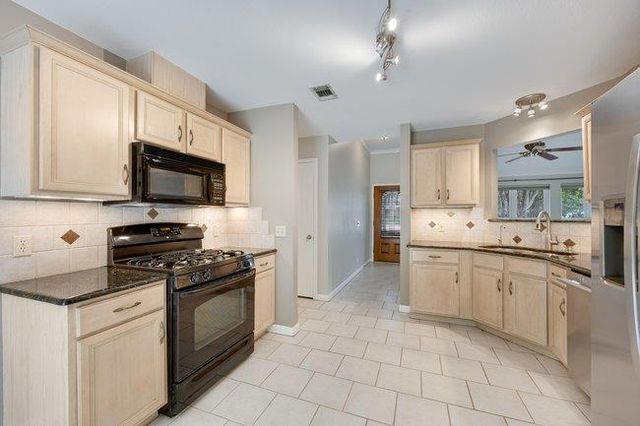 2002 Brook HOLW, Cedar Park, TX 78613