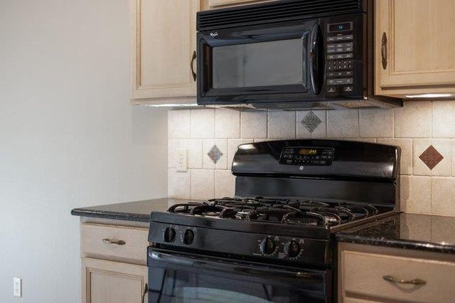 2002 Brook HOLW, Cedar Park, TX 78613