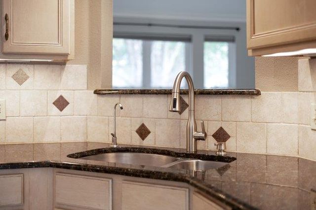 2002 Brook HOLW, Cedar Park, TX 78613