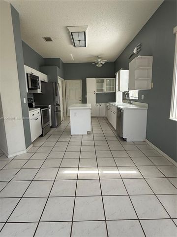 2435 SE 7th Pl 2435, Homestead, FL 33033