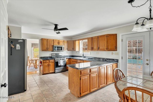 641 Knickerbocker Road, Schaghticoke, NY 12154