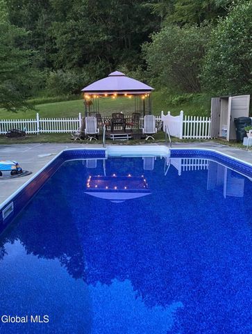 641 Knickerbocker Road, Schaghticoke, NY 12154