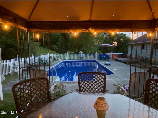 641 Knickerbocker Road, Schaghticoke, NY 12154