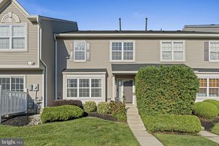 4702 GRENWICH LN, Mount Laurel, NJ 08054