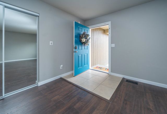 2206 E Desmet Ave, Spokane, WA 99202