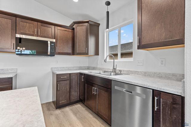 600 BULL RUN DR, Box Elder, SD 57719