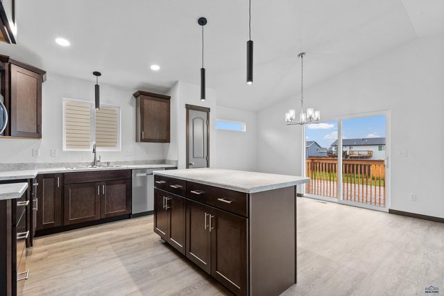 600 BULL RUN DR, Box Elder, SD 57719