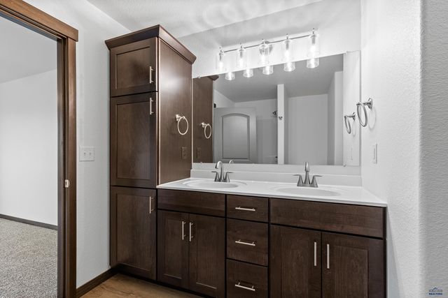600 BULL RUN DR, Box Elder, SD 57719