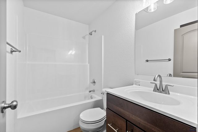 600 BULL RUN DR, Box Elder, SD 57719