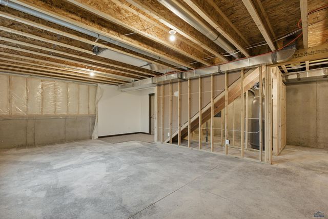 600 BULL RUN DR, Box Elder, SD 57719